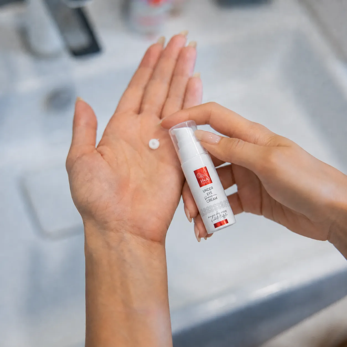 A step in the correct application of Rose Eye Lift eye cream